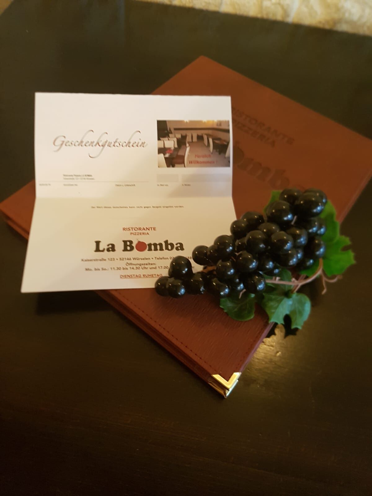 Gemütliches Interieur des Ristorante La Bomba